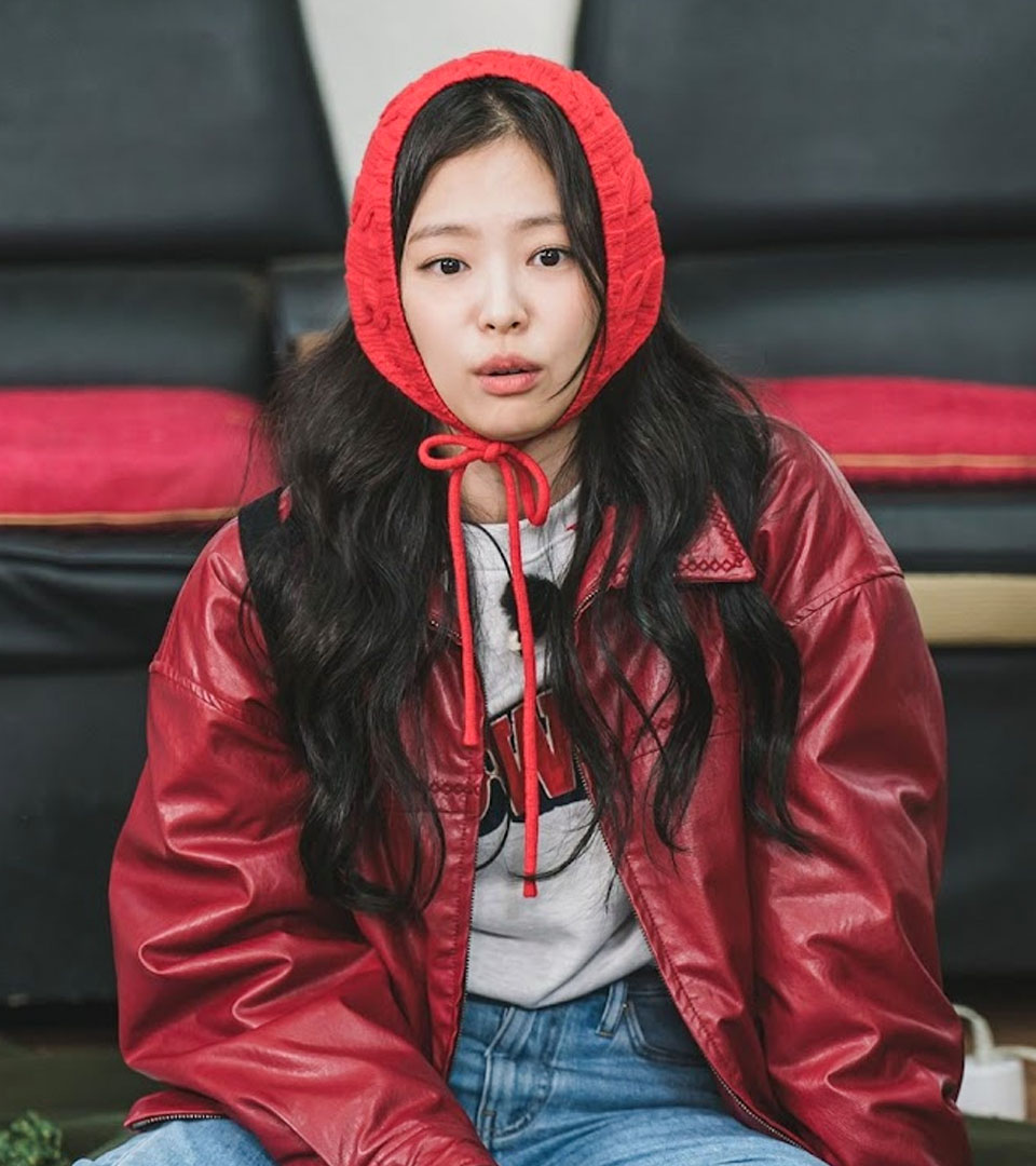 PrimeVideoBR's tweet photo. perdi tudo com o elenco de Apartamento 404 comemorando o aniversário da Jennie 😭😭 fariam essa surpresa p ela?

#Apartamento404 #Apartment404 #JENNIE #RedRidingHoodJENNIE_EP5 https://t.co/oUVcF59S79