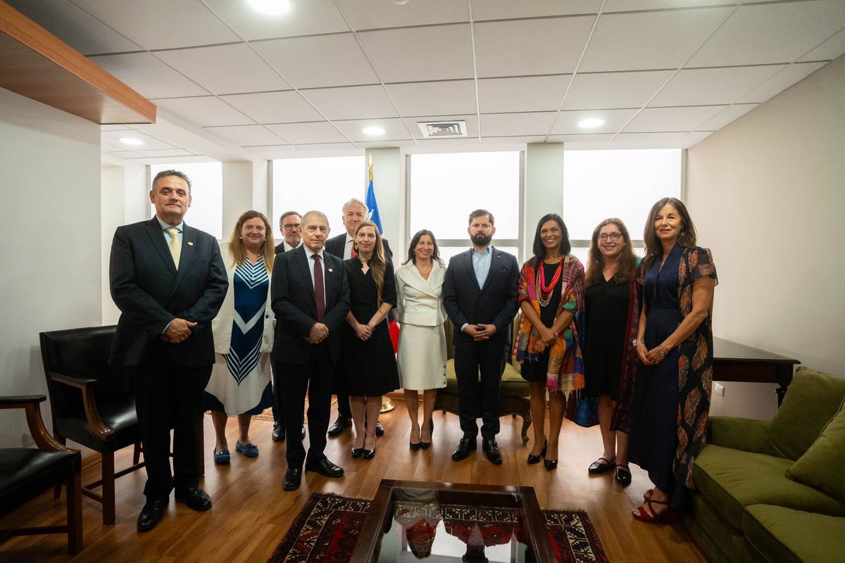 GabrielBoric's tweet photo. Desde la Región de O’Higgins me trasladé a Santiago para asistir a la Cuenta Pública del Tribunal Constitucional, encabezado por su presidenta Nancy Yáñez. La transparencia hacia la ciudadanía y la fortaleza de las instituciones son claves para una democracia sólida. https://t.co/q6eVtSAHDT