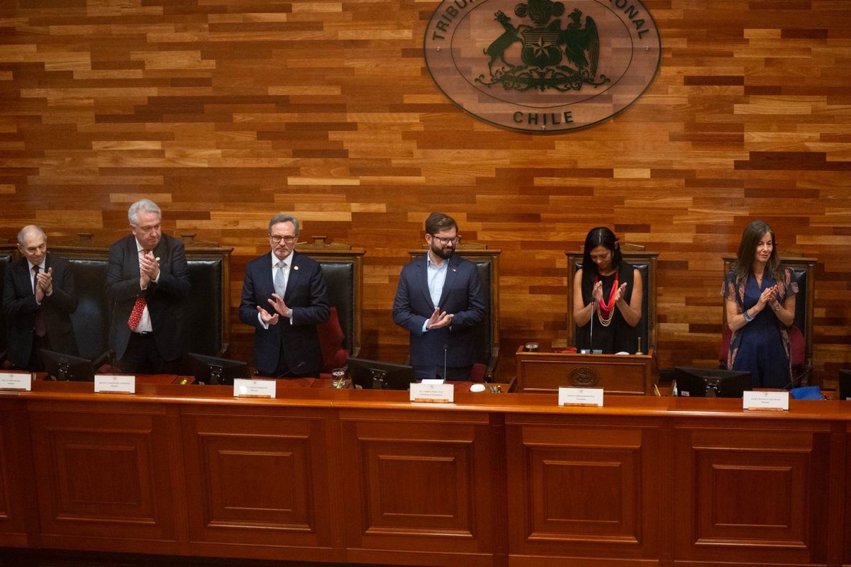 GabrielBoric's tweet photo. Desde la Región de O’Higgins me trasladé a Santiago para asistir a la Cuenta Pública del Tribunal Constitucional, encabezado por su presidenta Nancy Yáñez. La transparencia hacia la ciudadanía y la fortaleza de las instituciones son claves para una democracia sólida. https://t.co/q6eVtSAHDT