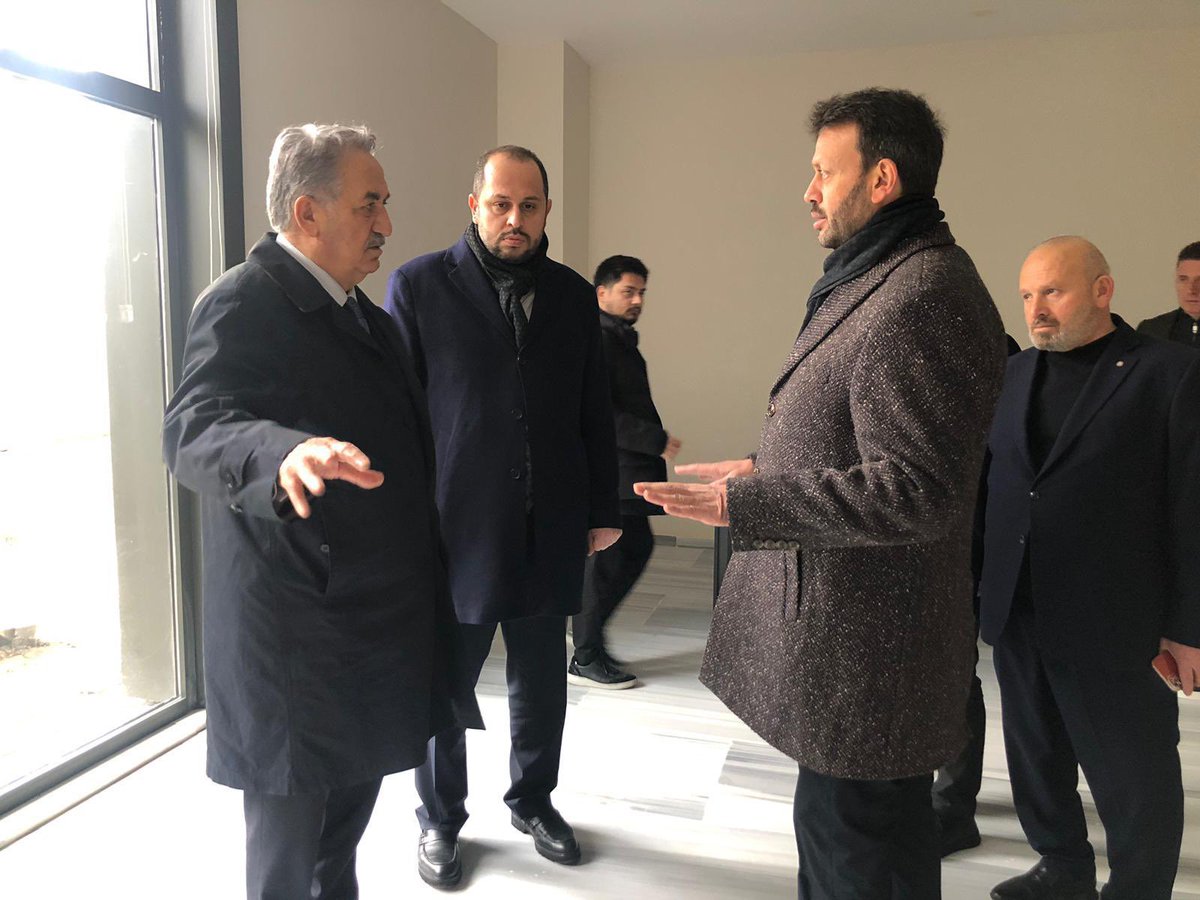 Hayati_Yazici's tweet photo. Zeytinburnu ilçemizdeyiz.

Yapımı yeni tamamlanan Beştelsiz Millet Kıraathanesi’nde incelemelerde bulunduk. 

İçerisinde camisi, kütüphanesi, taziye evi ile hizmet verecek olan Millet Kıraathanesi’nin ilçemize, şehrimize hayırlı olmasını diliyorum. Emeği geçen herkesten Allah razı olsun. 

#HazırızKararlıyız