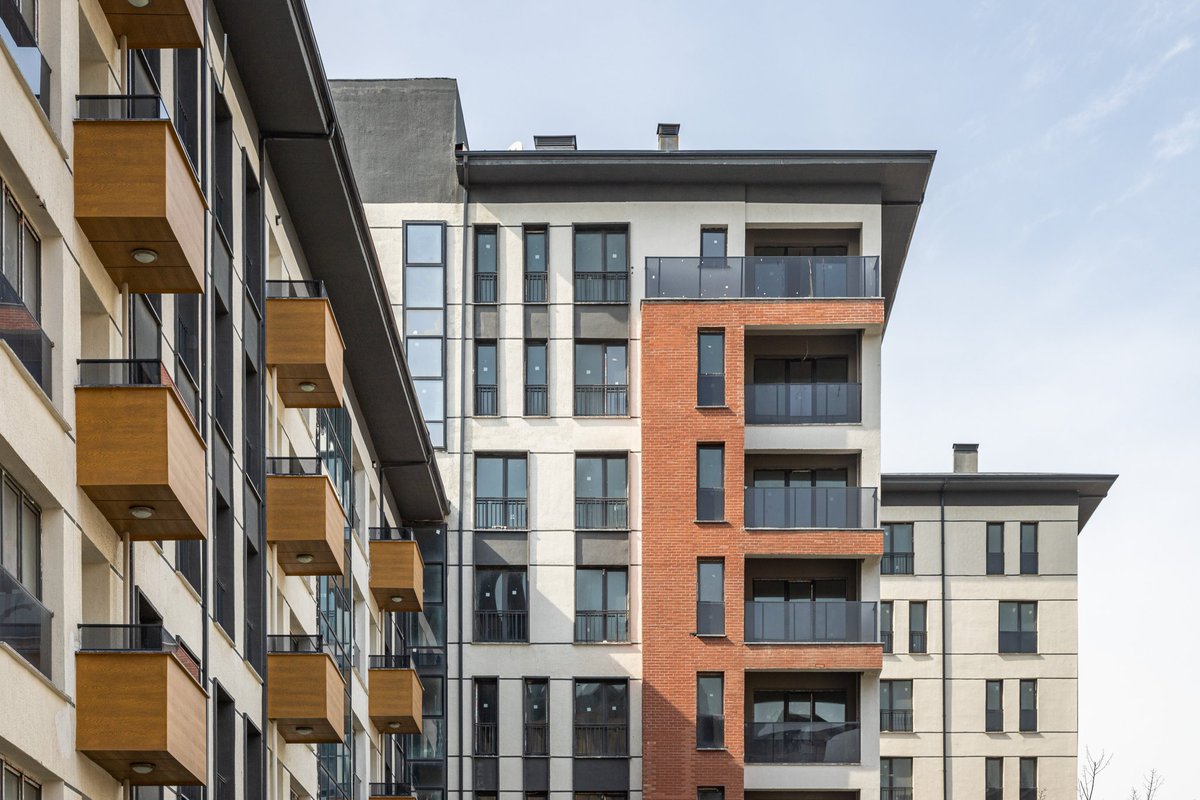 AidAmimarlik's tweet photo. Esenler Oruçreis'teki kentsel dönüşüm projesi, 14.488 m² alanda, 277 konut ve 35 ticari birimle modern ve geleneksel mimariyi birleştiriyor. Ticaret ve huzurlu yaşamı destekleyen, 10.525 m² yeşil alanıyla da bir topluluk merkezi sunuyor. Detaylar için web sitemizi ziyaret edin. https://t.co/ACUA16aTZ9