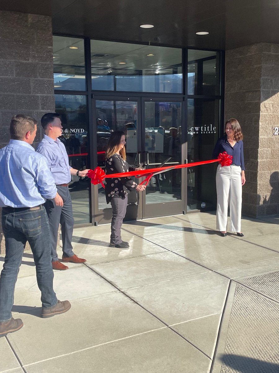 cwtitle's tweet photo. Thank you to all who joined us to celebrate the new CW Wenatchee office location at our open house event. We appreciate the community support and look forward to connecting with you again soon! #chelan #douglascounty #wenatchee #titleandescrow #escrow #titleinsurance https://t.co/qggf7YglKu