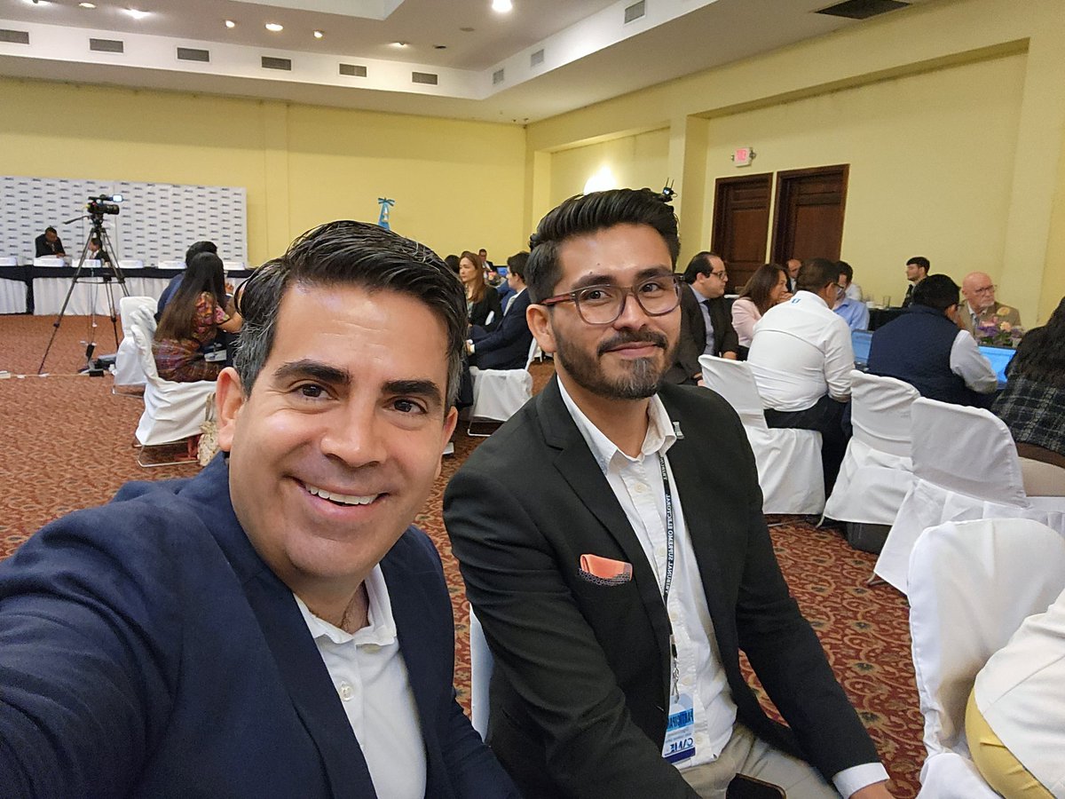 BermejoGt's tweet image. En el último día de la #CAME con el gran @alemp89.
Excelente hacer dupla para plantear las necesarias reformas a la #LEPP:
1) un umbral del 5% para acceder a escaños, eliminar ese 5% o 1 diputado para no ser cancelado. Esto para evitar la fragmentacion del Congreso.