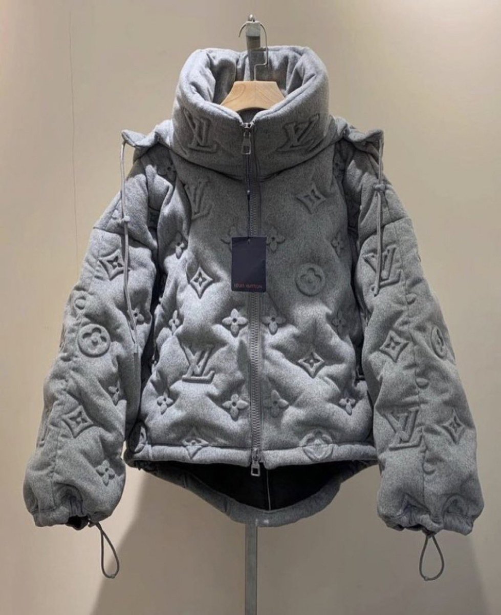 HardestFitPics's tweet photo. Still need this jacket .. https://t.co/8bpE38tpNJ