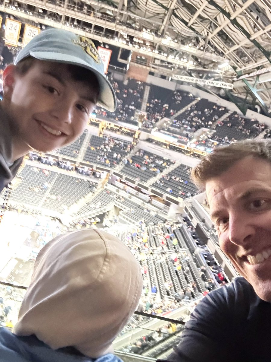 Go <a href="/MarquetteMBB/">Marquette Basketball</a> #MMSelfie