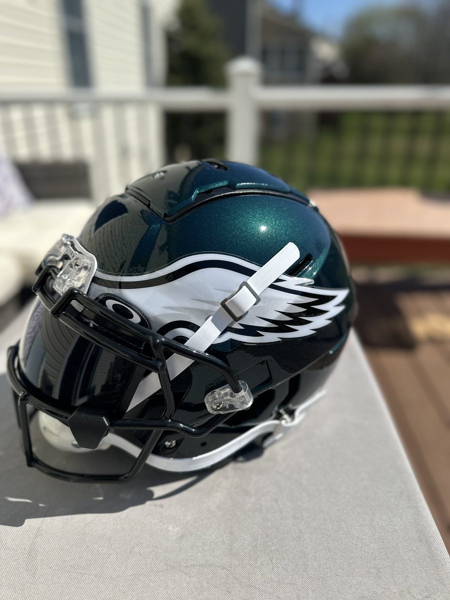 TempDaddy's tweet photo. 🚨FOR SALE🚨
Midnight Green Devonta Smith F7 build.
Could also make it into a Saquon Barkley upon request
DM me for details
#customhelmet #custommade #custom #helmet #helmetlover #customfootballhelmets #templids https://t.co/E8x3W0lShH
