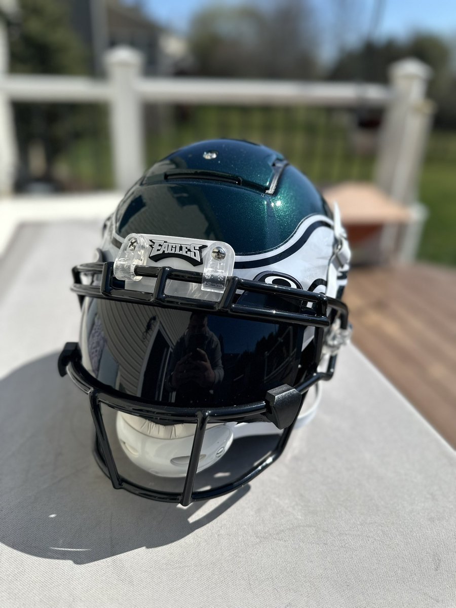 TempDaddy's tweet photo. 🚨FOR SALE🚨
Midnight Green Devonta Smith F7 build.
Could also make it into a Saquon Barkley upon request
DM me for details
#customhelmet #custommade #custom #helmet #helmetlover #customfootballhelmets #templids https://t.co/E8x3W0lShH