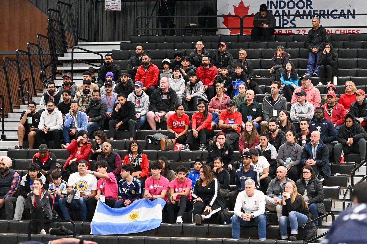 FHalberta's tweet image. Some of the Calgary community enjoying the Panam fun! Join us this evening for playoff action! Bronze and gold medal games run from 3:30-7:30 PM, join us while you can! Link in bio for more info and to buy tickets.

#PanAmericanCups #IPAC #YYCFieldHockey #FieldHockeyAlberta