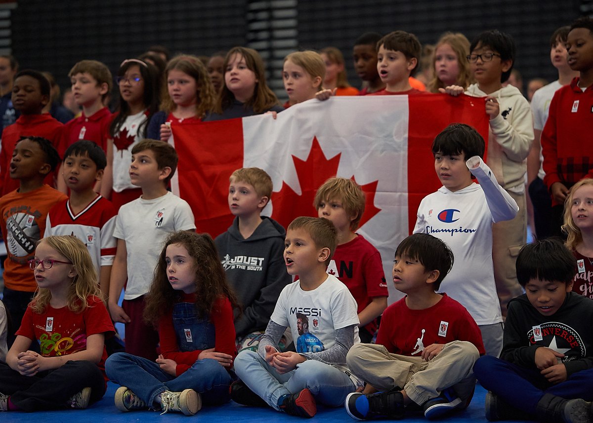 FHalberta's tweet image. Some of the Calgary community enjoying the Panam fun! Join us this evening for playoff action! Bronze and gold medal games run from 3:30-7:30 PM, join us while you can! Link in bio for more info and to buy tickets.

#PanAmericanCups #IPAC #YYCFieldHockey #FieldHockeyAlberta