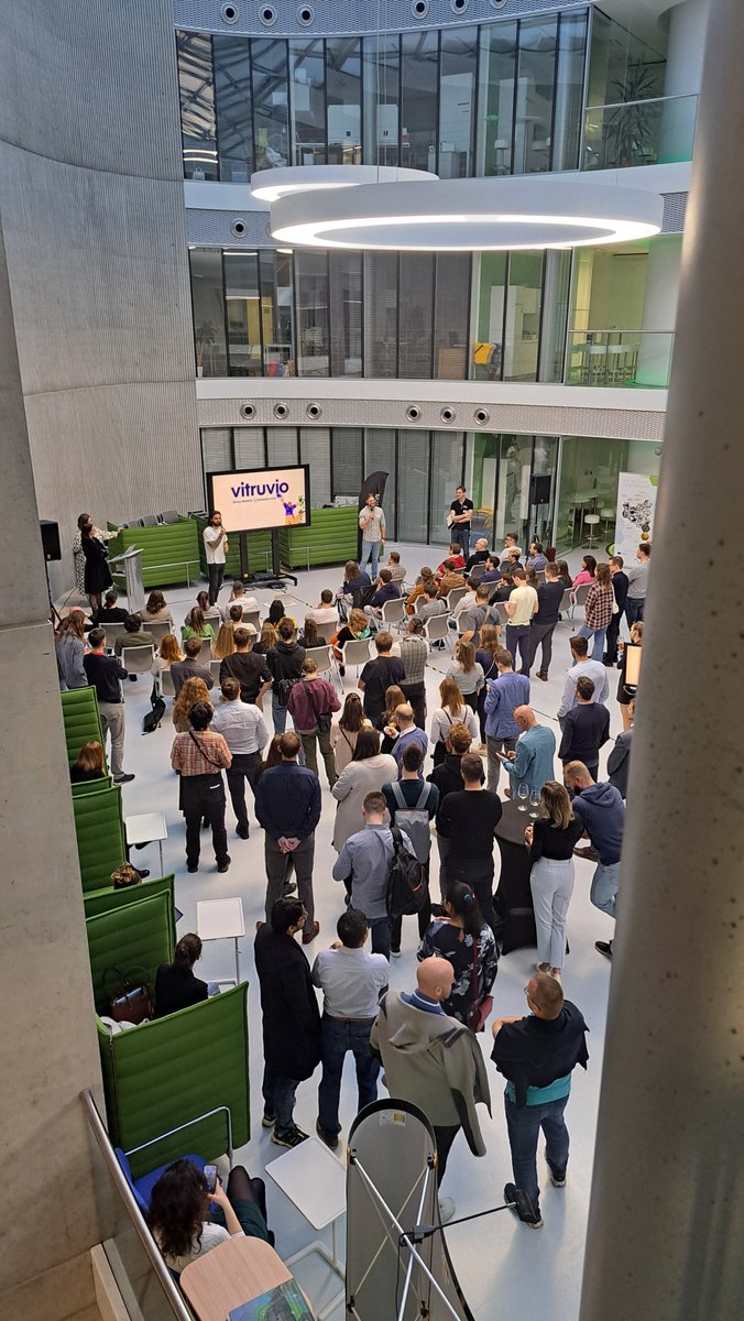 Last #VelvetInnovation meetup at @CEITEC_Brno @MasarykUni attracted 150+ participants! How could it not, when it's always like meeting friends. Just from different fields: tech companies, research institutes, academia, public sector and corporations. 
#collaboration @brnoregion