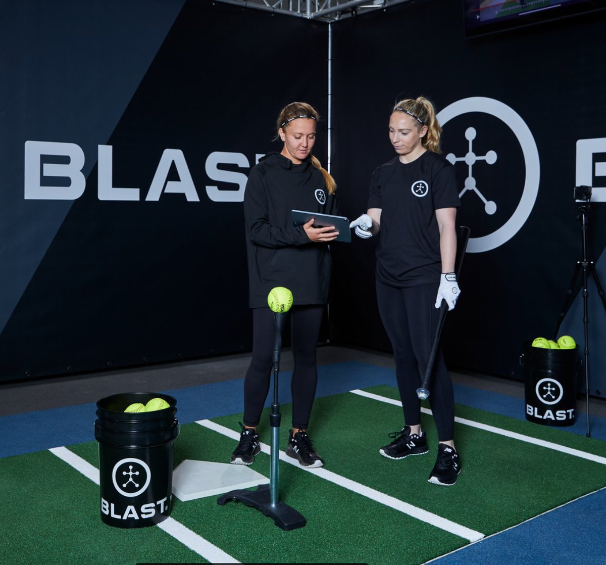 𝐂𝐚𝐥𝐥𝐢𝐧𝐠 𝐚𝐥𝐥 𝐜𝐨𝐚𝐜𝐡𝐞𝐬! 🗣 Want to learn how to use tech to craft your hitting plans, workout regimen, and nutrition focus? ⁣ ⁣ Check out our free e-book: blastmotion.com/resources/soft…