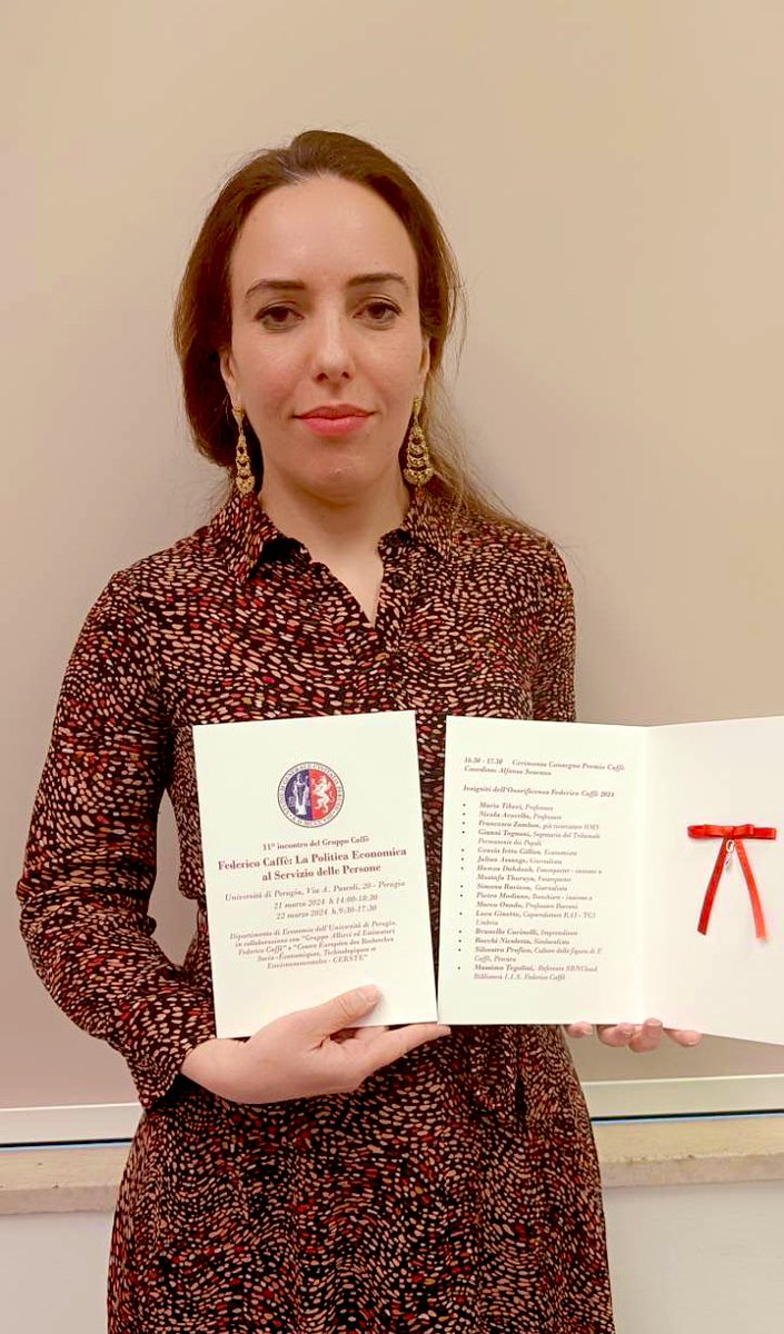 What a lovely crowd at the Federico Caffè award ceremony at the University in Perugia.

Grazie Gruppo Caffè for the award in recognition of the importance of Julian Assange’s public service and the need to #FreeAssangeNOW. I was honoured to also receive an award.

The most