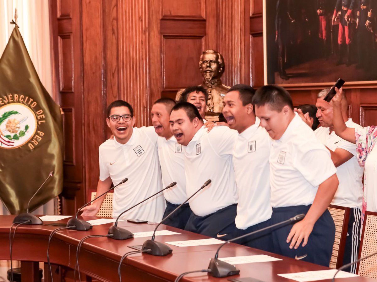AlianzaLimaFD's tweet photo. ¡𝗖𝗢𝗡𝗠𝗘𝗠𝗢𝗥𝗔𝗠𝗢𝗦 𝗘𝗟 𝗗𝗜́𝗔 𝗜𝗡𝗧𝗘𝗥𝗡𝗔𝗖𝗜𝗢𝗡𝗔𝗟 𝗗𝗘𝗟 𝗦𝗜́��𝗗𝗥𝗢𝗠𝗘 𝗗𝗘 𝗗𝗢𝗪𝗡!

Ayer los íntimos fueron partícipes de un evento conmemorativo en el Congreso de la República. 👏🏾💙

#DíaInternacionalDelSíndromeDeDown
#ConAlianzaSiempre https://t.co/7cC9vJ88Wr