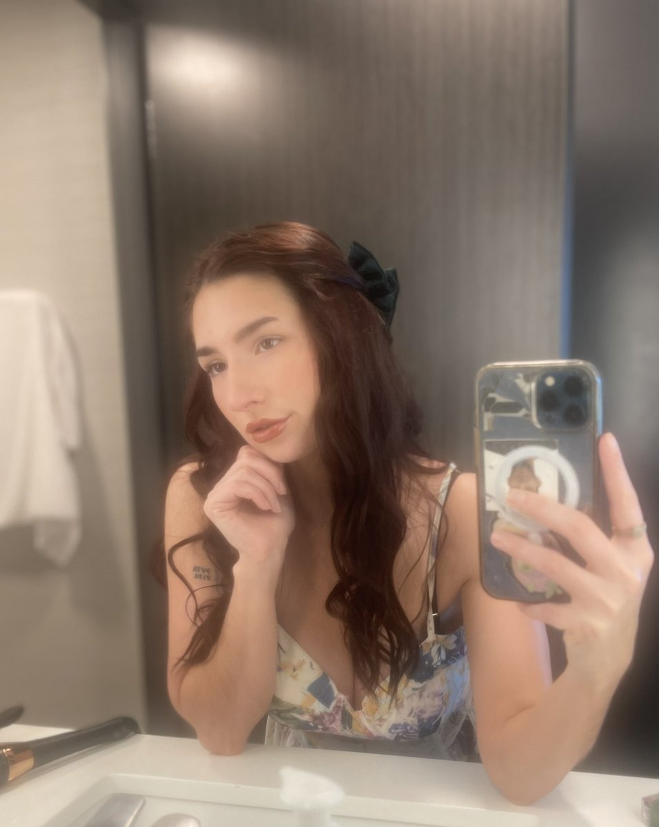 kat (@xoxoneonlove) / Posts / X
