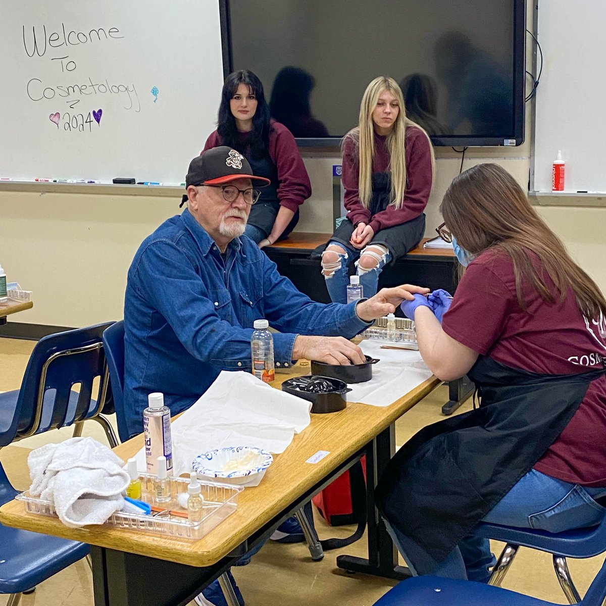 CollinsCTC's tweet photo. We had a great day hosting Lawrence County's seniors! Students from both adult and high school programs provided breakfast, lunch, services, games, and prizes. Thanks for coming out to see us! https://t.co/l81ZcV6kF3