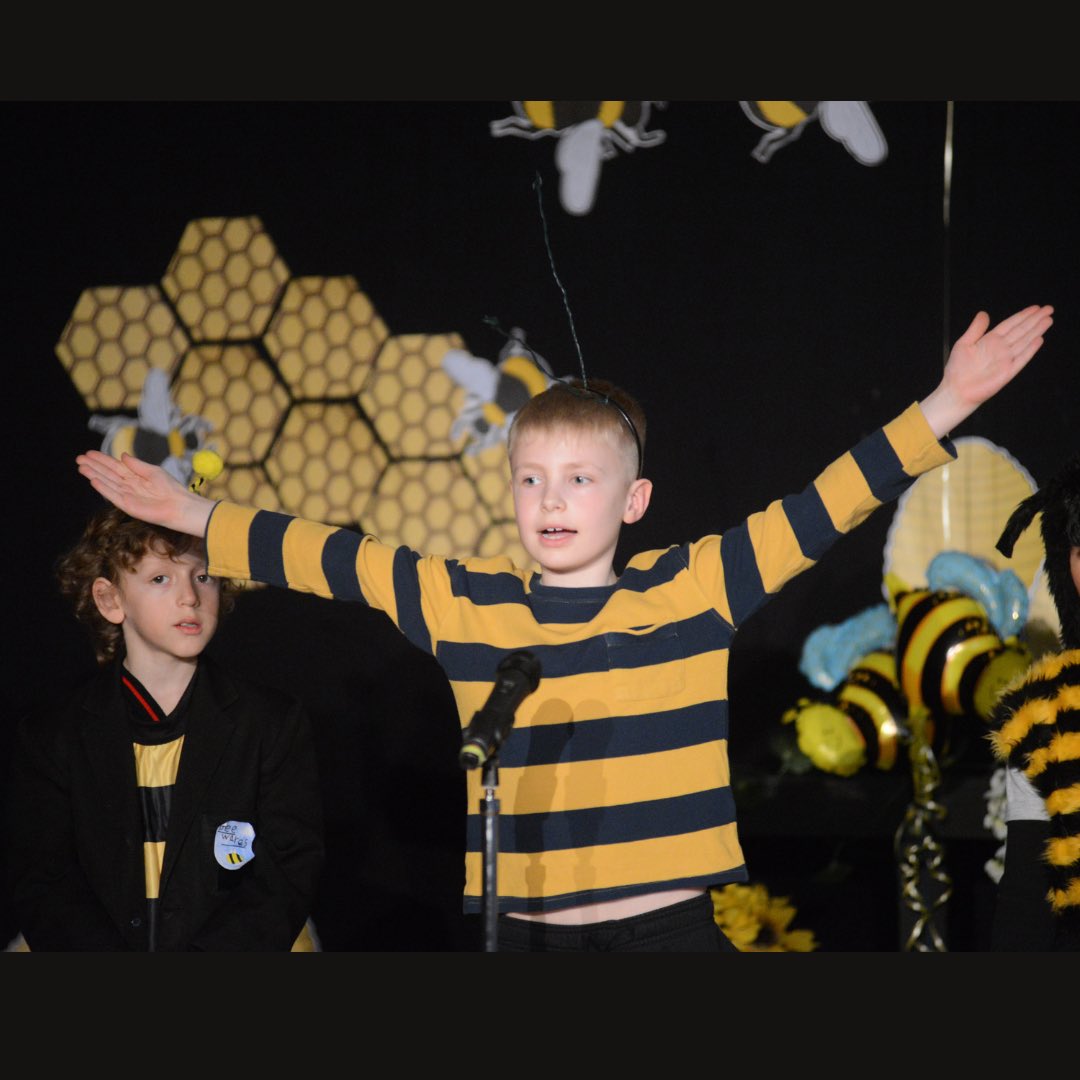 KHVIIIJunior's tweet photo. π The 'Bee Musical' was a showcase of the incredible talent of our Year 2 and 3 pupils this week.β¨Β β¨A huge thank you to the parents who helped with learning lines and costumes.β¨β¨#BeeMusical #Coventry https://t.co/yVSOBOcv6b