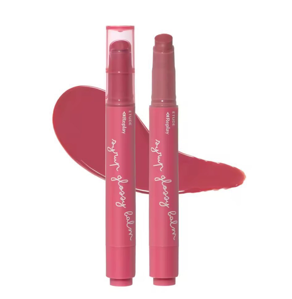 reviewchoey's tweet photo. etude glossy balm สี 02 rosy lavender คือสีลิ้นกระต่ายเลยจริงง เห็นใน official แบรนด์ลงเทียบไว้ ลองเอามาเทียบบ้าง คือจริงง จมปูวแบบสุขภาพดีสุดๆ เนื้อไม่ได้ละลายจนเหลว เคลือบปากดีมาก ปากฟูสุดๆ ส๊วยยยย

📍พิกัด : https://t.co/UBmLAflfeW https://t.co/cYlg7cvqMZ