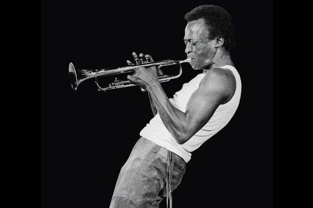 SenadoFederal's tweet photo. O jazz fundamental é o tema do #Improviso desta semana. O programa vai destacar três dos representantes mais importantes do bebop. São eles o pianista Thelonious Monk, o saxofonista John Coltrane e o revolucionário trompetista Miles Davis https://t.co/rQldWPfBq5 https://t.co/9z1wLWaBtu