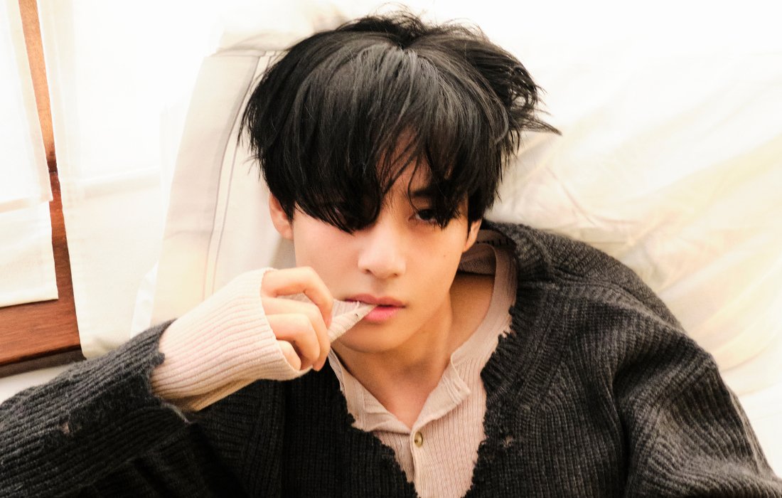 officialcharts's tweet photo. 💗💜 Congratulations, #V! 💜💗

#BTS (@BTS_twt @bts_bighit) star V claims the UK's highest new entry with #FRIENDS this week 👑

See where V's landed here: https://t.co/8jxKItImsg

#FRI_END_S #FRI_END_S_OutNow #BTS #김태형 #뷔 #방탄소년단 #ARMY #BTSARMY #Kpop https://t.co/cgDiH9GjTT
