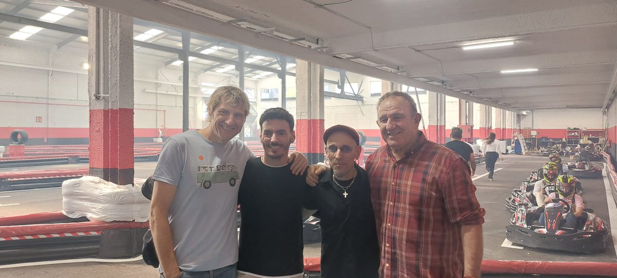 JulianIantzi1's tweet photo. Ya hemos inaugurado el karting de los Vilariño en irun e ideal.  Y hemos hemos tenido un pique Korta,  Fito Cabrales y yo... resultado? Ha pasado de todo!!🤣. Gaur arratsaldeko 17.00tan irekiera ofiziala.  Joan eta gozatu!😍 @AnderVilarino2 @Angelavilarino7 @vilarinomotor https://t.co/GA4M0AVotA