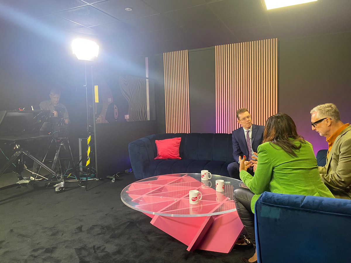 Behind the scenes on Olleys’ Midlands 📺 this evening. The Mayor @andy4wm will be appearing on a @TalkTVBham screen near you soon!