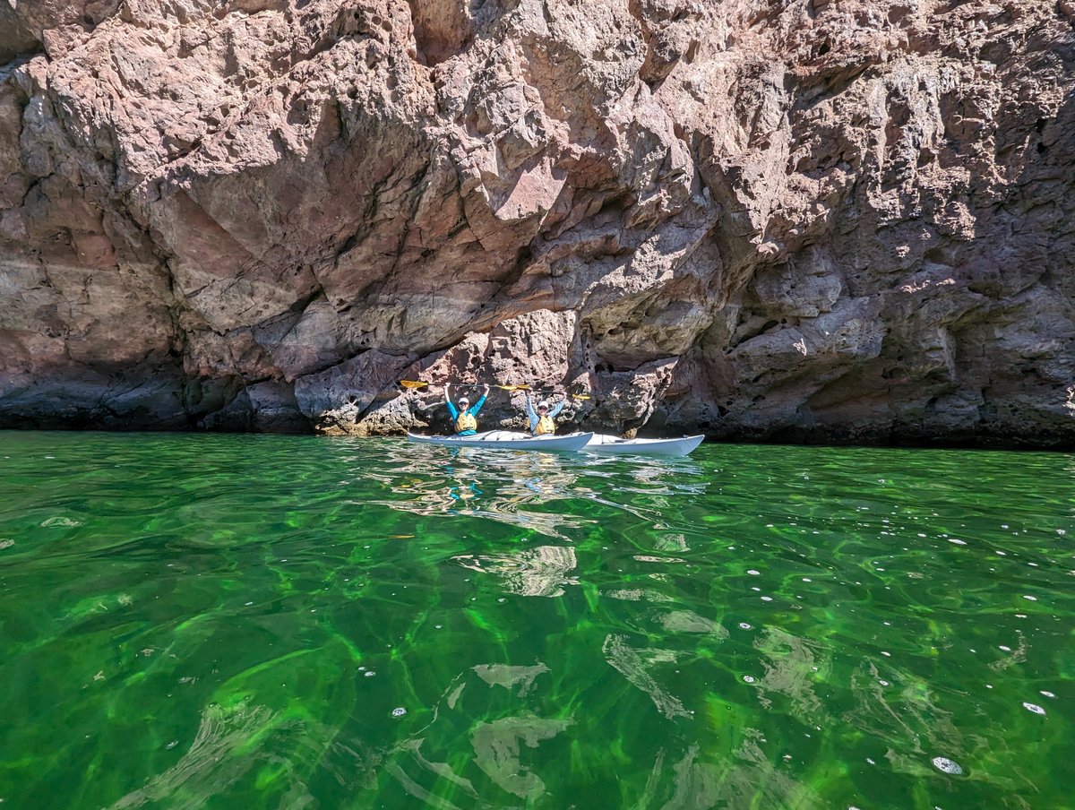 kayaklakemead's tweet photo. Remember folks, The #EmeraldCave isn't the only spot with gorgeous emerald water! #ColoradoRiver #Kayaking #WillowBeachMarina #lasvegas #lakemead #Eddyline #Nature https://t.co/aMHFj5lZxS