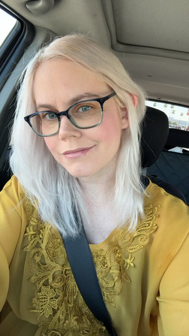 Decided to look pretty today https://t.co/2xOtXeQC7D