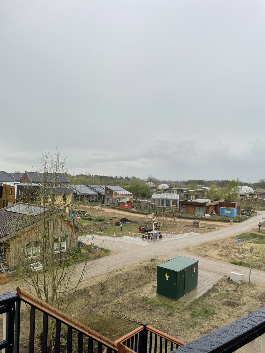 Marcel_Blind's tweet photo. Vanmiddag heb ik het CPO project “grijs en groen” in de natuurinclusieve wijk #Olstergaard mogen openen samen met de 18 inwoners van de appartementen. Wat een gaaf project! @GemOlstWijhe https://t.co/WxuzectsVO