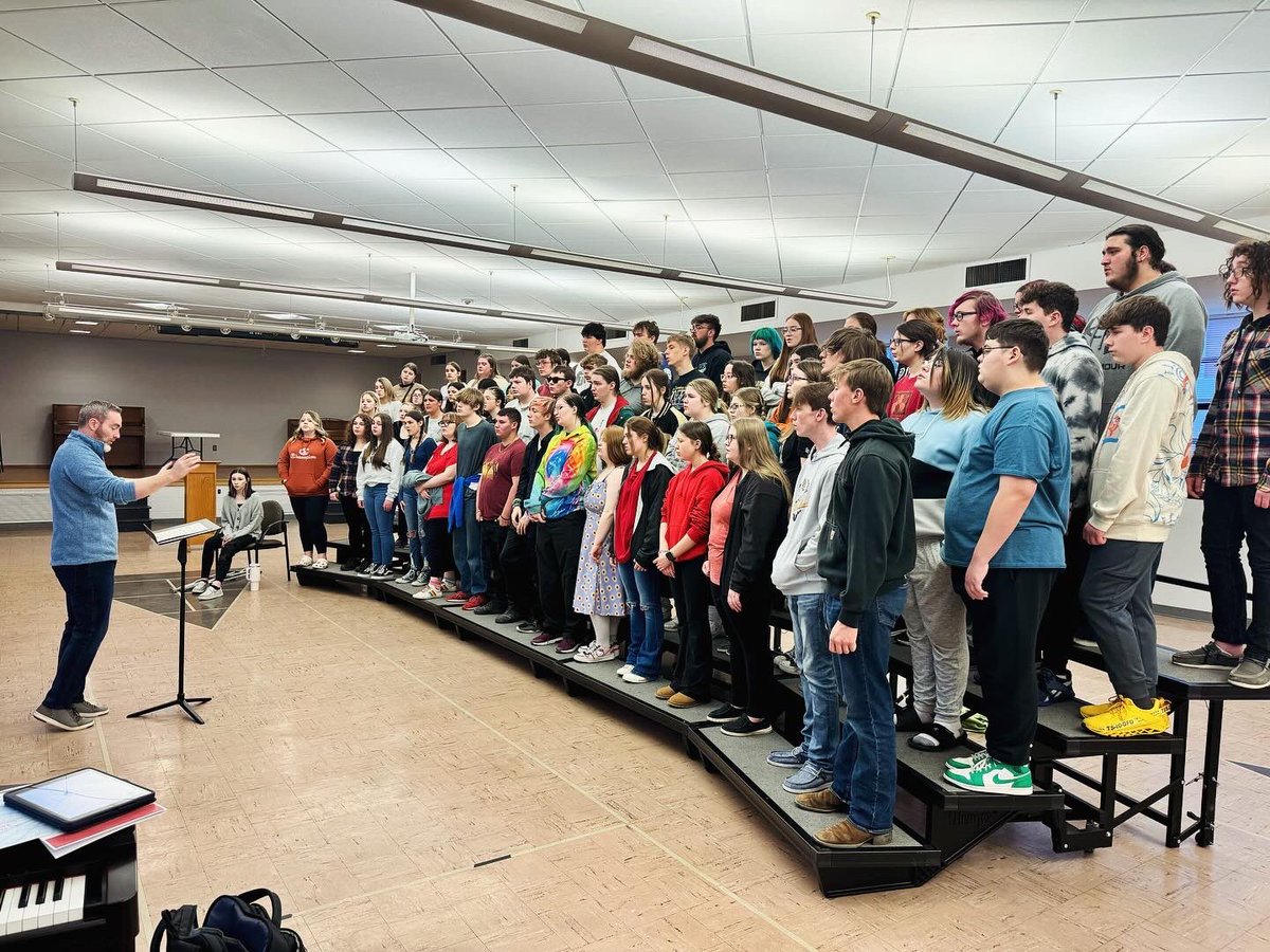 trentonr9choir's tweet photo. THS Choir had the opportunity to work with composer Ryan Main in Kansas City this morning. Ryan composed two of the pieces we’re working on this Spring. Thank you Mr. Main for such an awesome time and such an inspiring rehearsal! https://t.co/15PavFRC3j