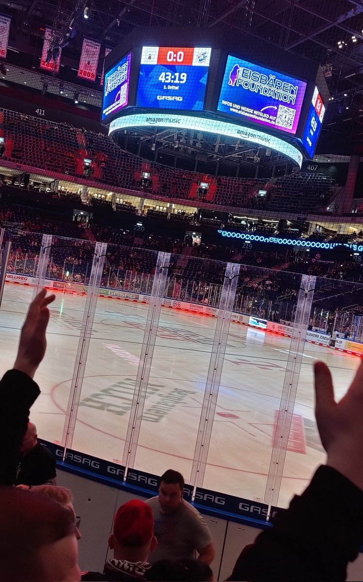 <a href="/gingeregirl/">Caro</a> Bin mit diesem Süßbären bei dem PlayOff-Spiel der Eisbären 🐻‍❄️