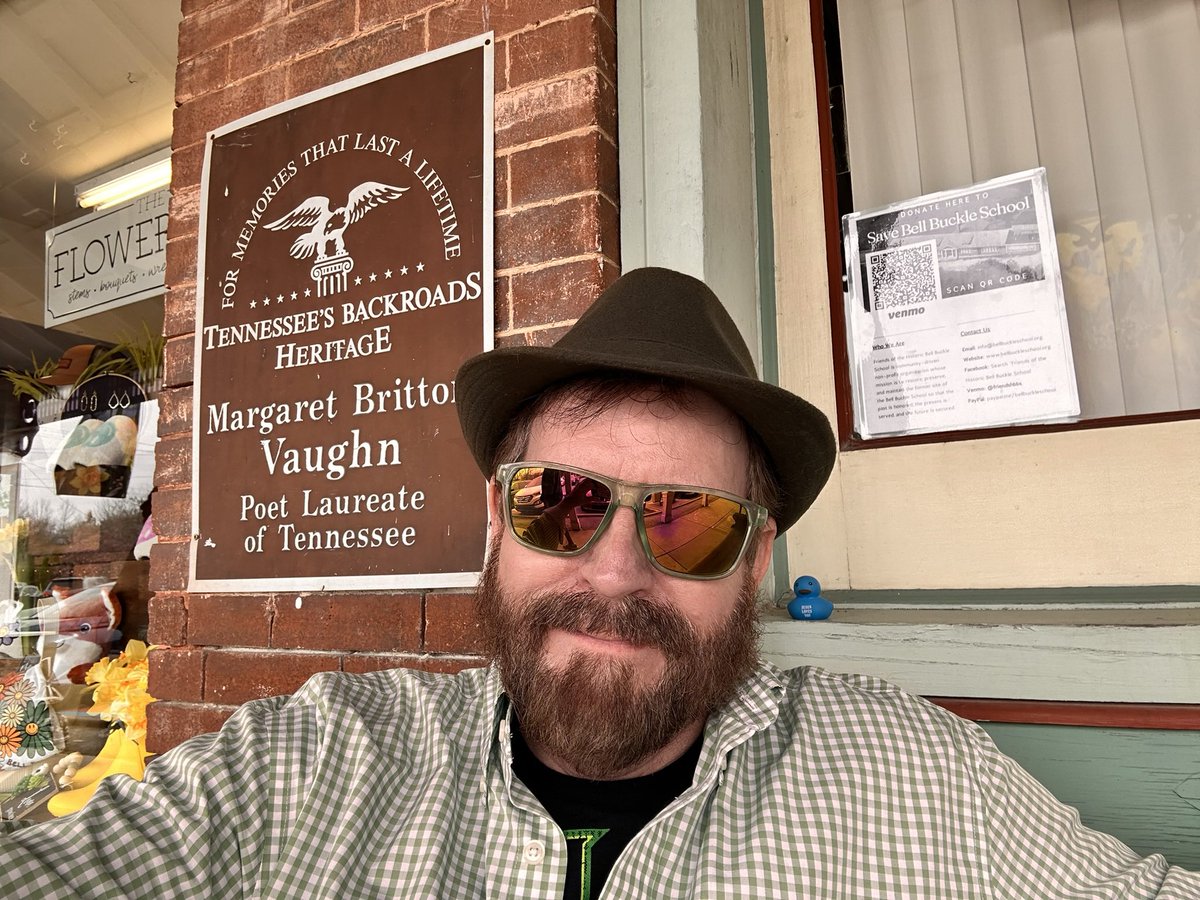 ChuckWhiting's tweet photo. Visiting Bell Buckle, Tennessee, where “signs” take us to a time gone by… #ChuckWhiting #ChucksDiary #BellBuckle #Art #Arts #MusicCityArts https://t.co/tgjD1zxdXd