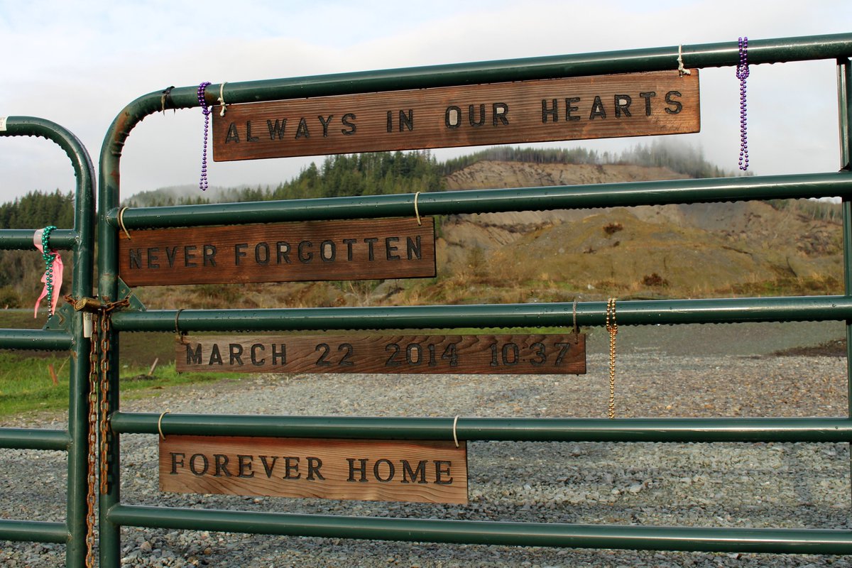 WAStateArchives's tweet photo. 10 years ago today, a massive mudslide buried homes and killed 43 people in the Steelhead Haven community east of Oso. It remains the deadliest landslide in American history. #OsoStrong https://t.co/nWwbUmPxBt