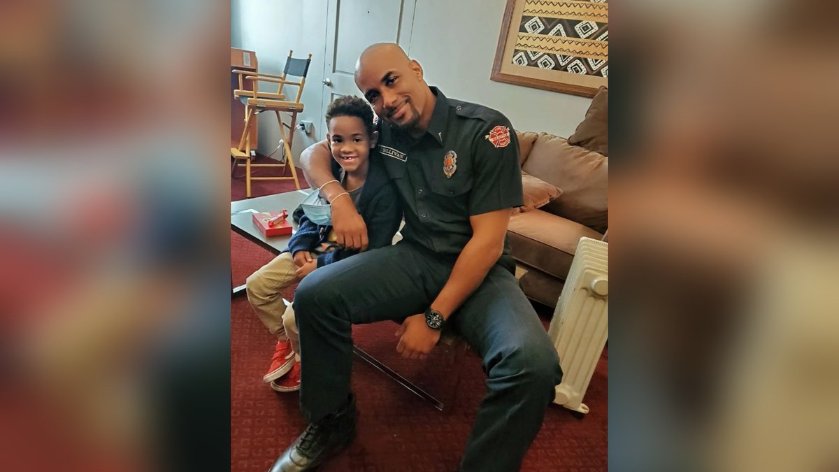 station19source's tweet photo. "Between the scenes with Lt. Sullivan! #Station19 π₯
Thank you @boriskodjoe for challenging me to count how many times I can bounce the blow-up rubber glove off my foot! #onceadad #alwaysadad β€οΈ"
@/jaxoncompasofficial via IG
#Station19 https://t.co/RcXFVy4L7d