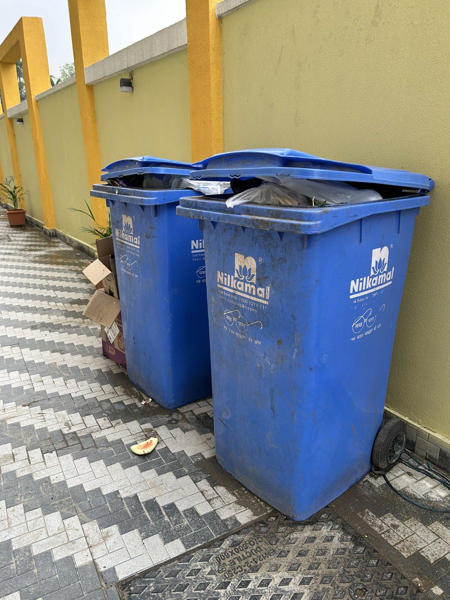 PriyankuPathak's tweet photo. @gmc_guwahati Kindly pick up the Garbage regularly. The vendor has not picked up for last three days. Panjabari area https://t.co/pG4cR5x47B