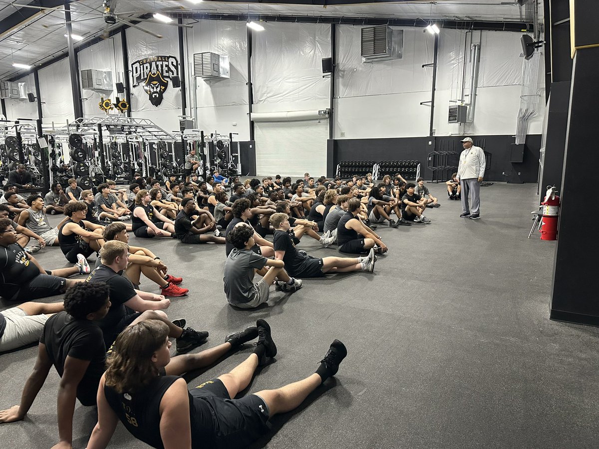 Coach_Hardin's tweet photo. Another great morning with Mr. Dowl pouring into our young men. 

🏴‍☠️Some of you can play on a different level, but ALL of you can live on a different level🏴‍☠️ https://t.co/BjHb4ogXA0