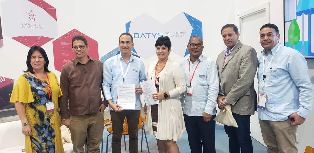 DatysCuba's tweet image. 🎯En el marco de la Feria Internacional #Informatica2024 DATYSy Copextel firman un acuerdo de colaboración entre ambas entidades.

#porunadigitalizacionsegura #datyseninformatica2024 #Informática2024 #PorUnaSociedadDigital 

Informática Habana
