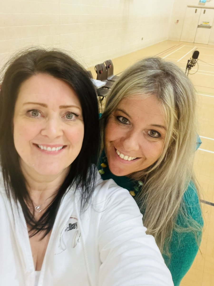 singergise1's tweet photo. After a wonderful 2 days of combined Welsh Primary School concerts with children from Torfaen & Newport, performing live on #singergiseradio on behalf of @gwentmusic - the concerts can be heard again on Sunday! Da Iawn Pawbπ΅πΏπ΅ #radio #youngoresenters #cor #canu @Arts_Wales_ https://t.co/ZsLa94aN0S