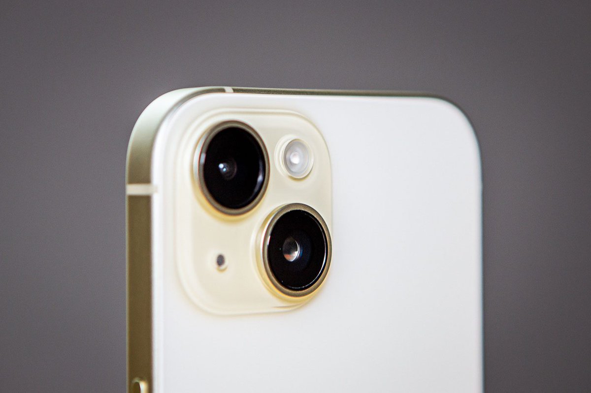 TechB2BInsights's tweet image. Découvrez comment l&apos;innovation iOS met en lumière la fusion entre art et technologie 📱✨ Convertir automatiquement plusieurs Live Photos en une seule vidéo - un pas de géant vers la créativité numérique ! 🌟📸 #Astuces #iOS #iPhone #LivePhotos #InnovationTechnologique