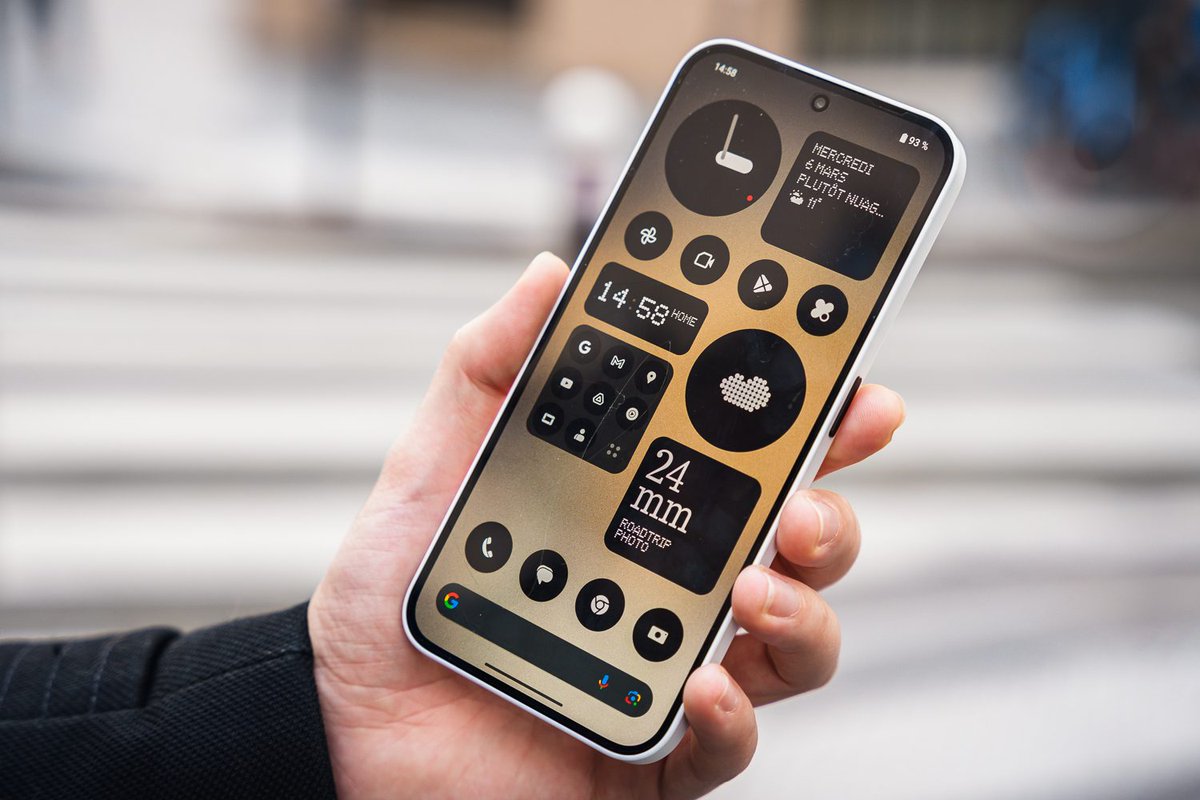 TechB2BInsights's tweet image. 🚀✨ Découvrez notre test du Nothing Phone (2a) : un coup de maître dans l&apos;innovation smartphone à seulement 350€ ! 💡💬 Impressionnant design, interface avant-gardiste, c&apos;est un concentré d&apos;excellence à petit prix ! #Smartphones #InnovationTech #TestProduit