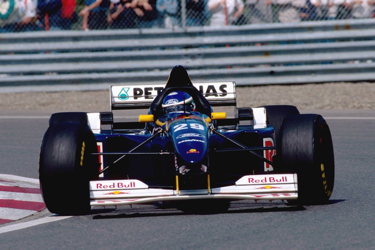 98) Jean-Christophe Boullion 🇫🇷 #F1 Sauber 1995 Brief spell saw him score 3 points. Double European Le Mans champion & 1994 F3000 winner 2005 24 Hrs of Le Mans runners-up