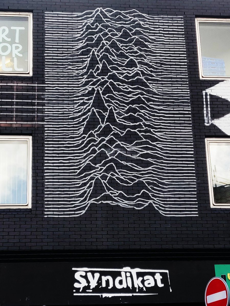 Had a mooch around Stockport today. Great to see this at Little Underbank  #joydivision #unknownpleasures #littleunderbank