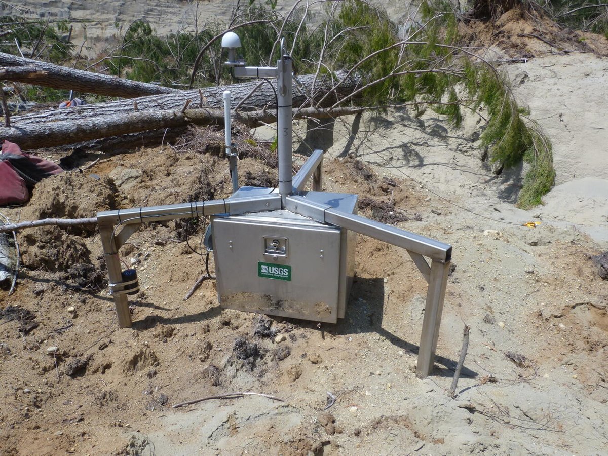 In the decade since the Oso #landslide devastated the community of Steelhead Haven (WA), USGS researchers continue to improve landslide monitoring and forecasting of the soil, water, &amp; climate conditions that trigger these natural hazards. ow.ly/WVsj50QYg0I