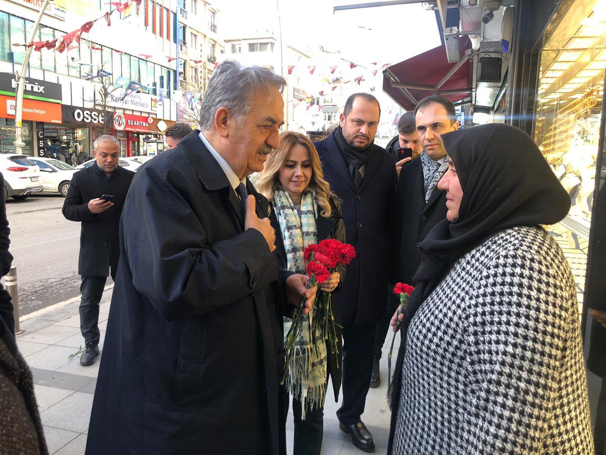 Hayati_Yazici's tweet photo. 📍Zeytinburnu

Esnaf kardeşlerimizle ve vatandaşlarımızla bir aradayız.

#HazırızKararlıyız https://t.co/seA3RhPu4s