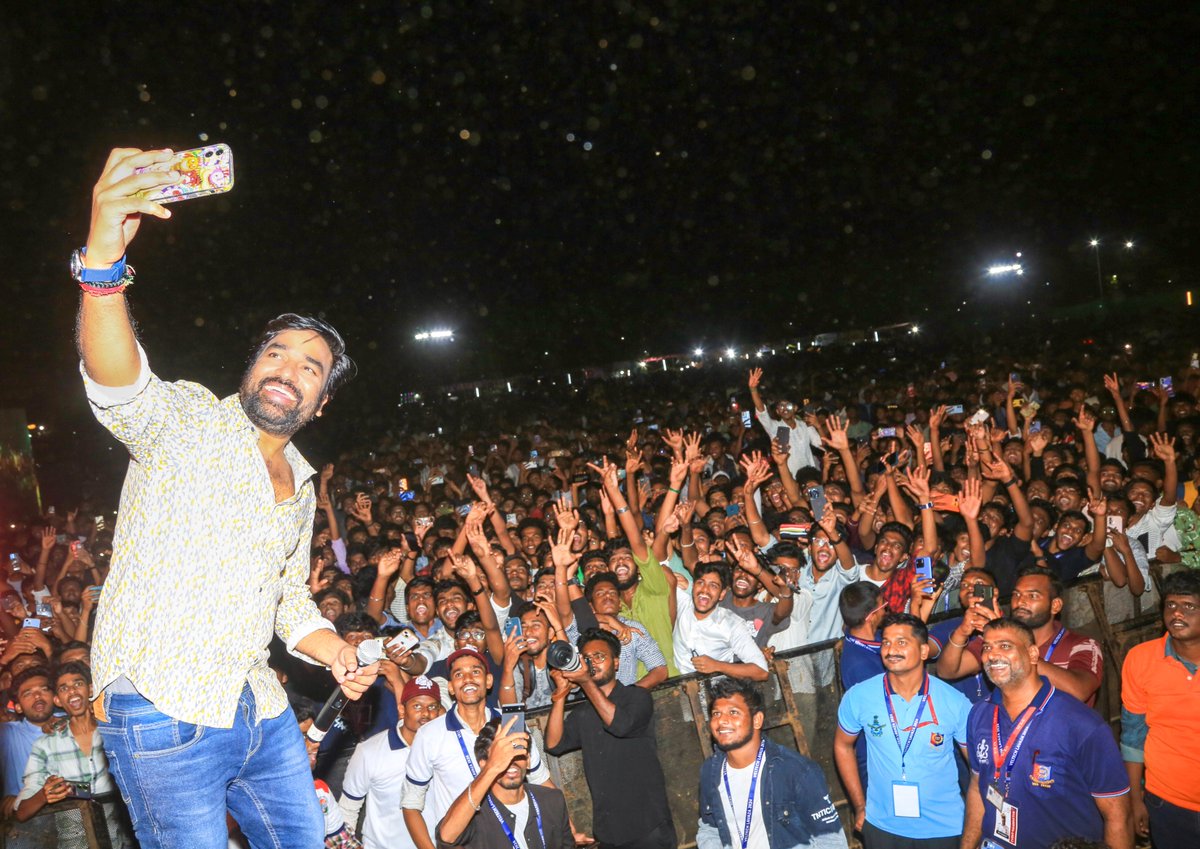 onlynikil's tweet photo. First Look Teaser of #SoodhuKavvum2 நாடும் நாட்டு மக்களும் 💥 launched in the presence of 7500 + students at #VelTechEngineeringCollege

#SoodhuKavvum2Teaser https://t.co/1IEcSpdOAP

A @dir_arjun Directorial
Produced By @icvkumar @thangamcinemas

@ThirukumaranEnt @cinemas56492 @actorshiva #Karunakaran @HarishaJestin @dopkthillai @karatekarrthi @elvoffl @ignatiousaswin @venkatbalajis @YogarajaT_Dir @swe_tha_ @digitallynow