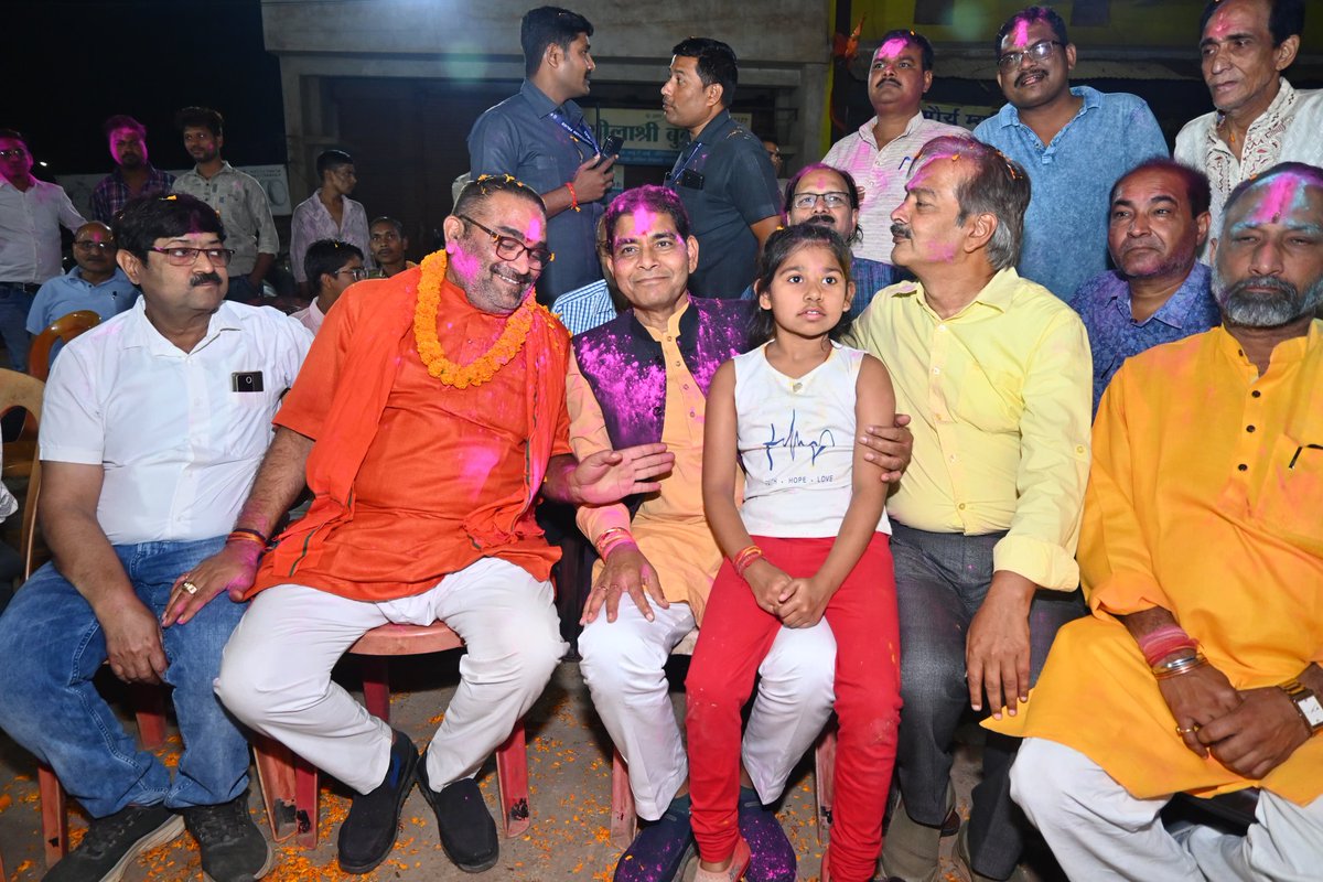 tankramvermabjp's tweet photo. रंग बिरंगी होकर आएँ खुशियाँ घर के द्वार,
ख़ूब तरक्की लेकर आए होली का त्यौहार...💐
आज बलौदाबाज़ार में राष्ट्रीय स्वयंसेवक संघ के होली मिलन उत्सव में सम्मिलित होकर गुलाल के रंगों की धूम के साथ उपस्थित बंधुओं को होली की शुभकामनाएँ दीं।
#Rss
#holifastival
#होली2024
#holi2024
#बलौदाबाज़ार
#balodabazar