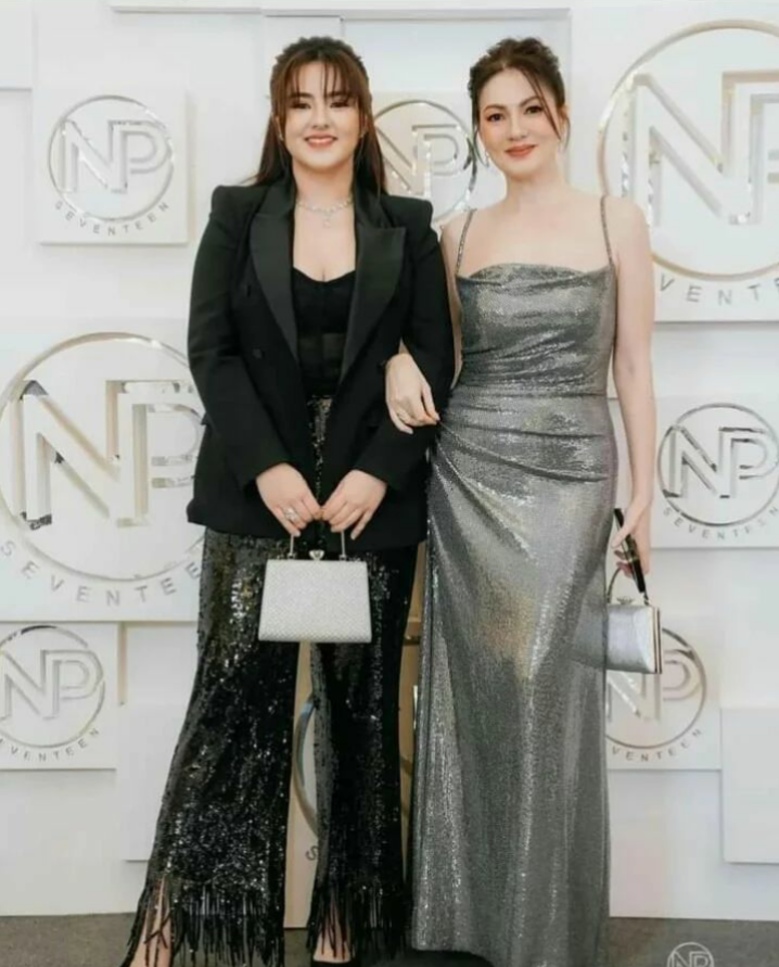 cassy_updates's tweet photo. @previewph There's more luxurious designer bags, from this beaut... and lets name it as Cassy's collection. 👜
#CassyLegaspi 🌸
#ExpensiveLook
#FashionAndStyle
#BrandCollection https://t.co/hyrPEsf9v8