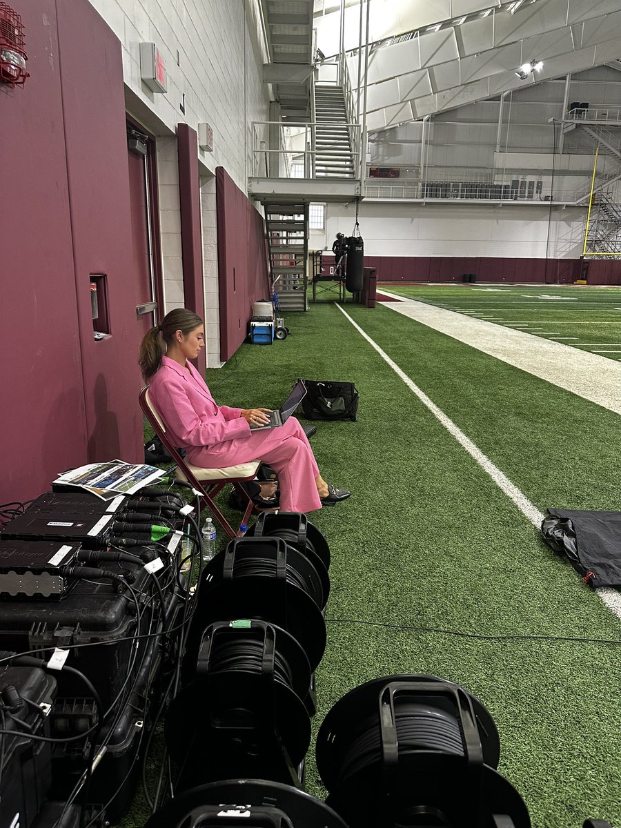 FSUSemPro's tweet image. Sideline reporter interview prep with @alex_decapua at #FSUProDay 🎥

#fsusempro