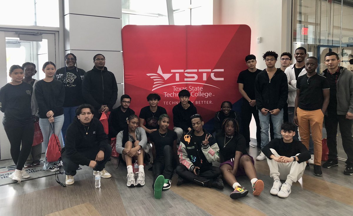 CyParkCCS's tweet photo. @CypressParkHS Tigers  had a great day learning more about the programs and opportunities at @TSTCFortBendCo  TechXperience Day!! 🐯 https://t.co/JS0RaWdgMD