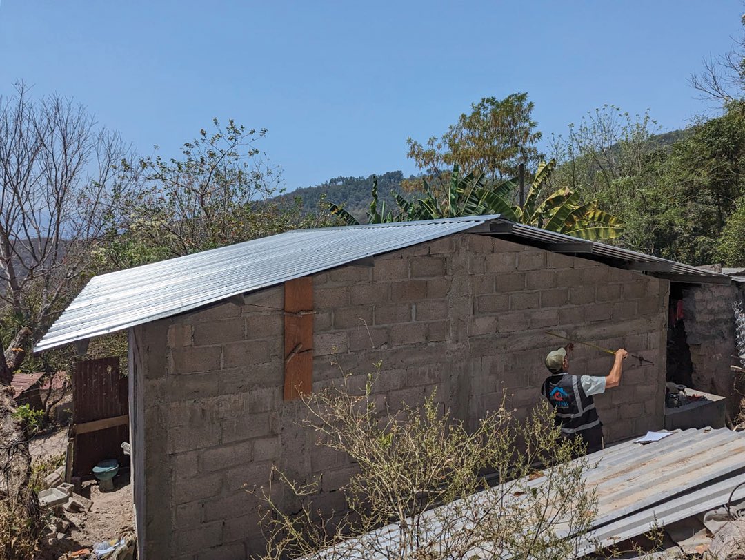 seviah_hn's tweet photo. #PVAHInforma | ¡Cada ladrillo cuenta! La gira de supervisión del PVAH/CONVIVIENDA en Santa Bárbara está en marcha y estamos alegres de ver el progreso en la construcción de viviendas en Arada y San José de Colinas. https://t.co/IDgBbnMSDE