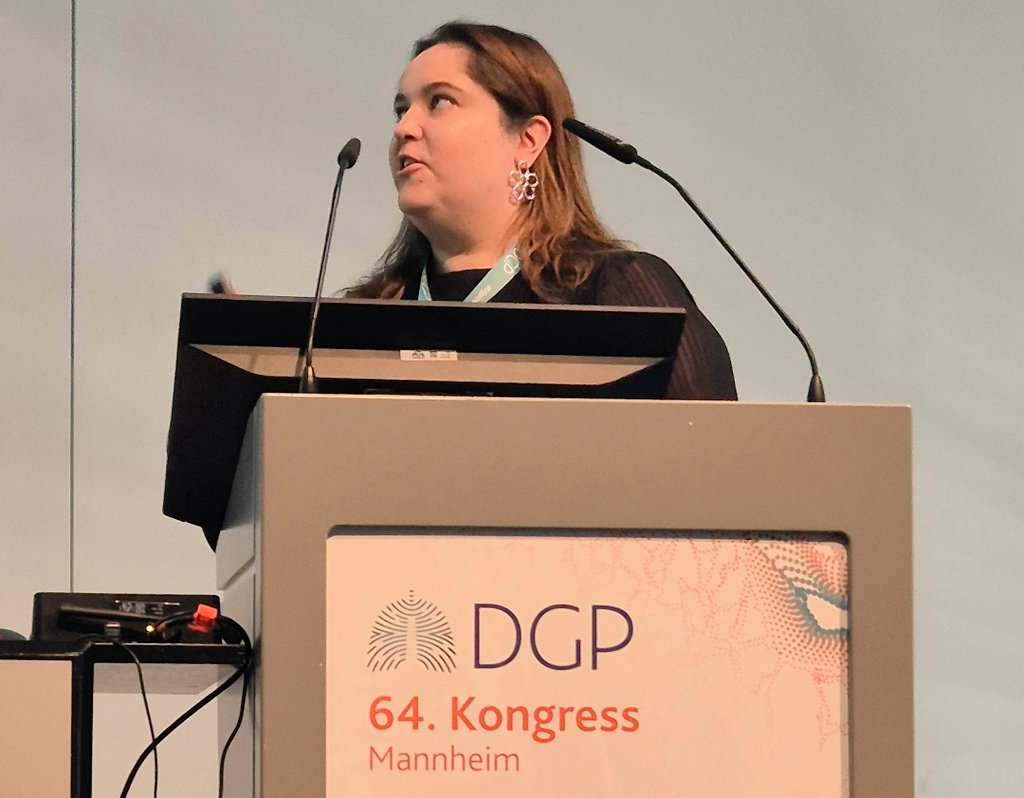 Congratulations to our <a href="/dzlacademy/">The DZL Academy</a> Fellow Dr. Margarida Barroso <a href="/MM_Barroso/">Margarida Maria Barroso 🔬</a>, here presenting her research that received the Dissertation Prize of the #DeutscheLungenstiftung sponsored by <a href="/Boehringer/">Boehringer Ingelheim</a>, at the Society's 64th Congress in Mannheim, yesterday. #DGPneumo24 <a href="/young_dgp/">YoungDGP</a>
